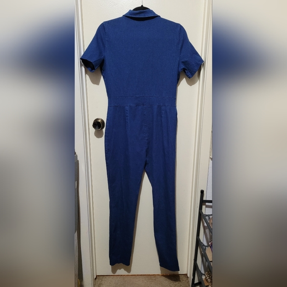 Woman's blue jean jumpsuit - Picture 2 of 4